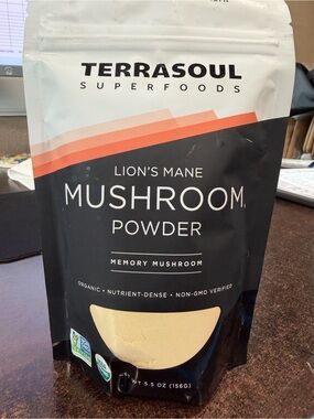 Lion's Mane Mushroom Powder — Black & Cream